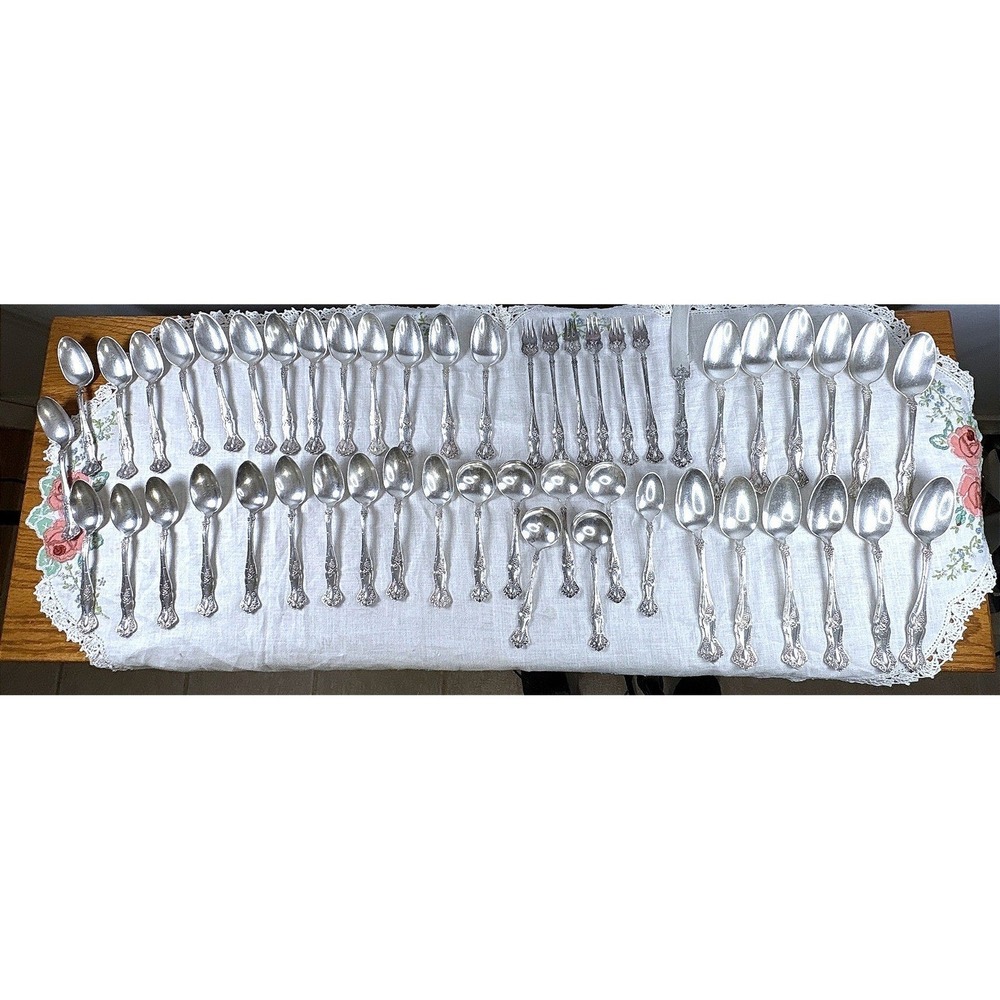 1847 Rogers Bros Vintage Grape Silverplate Flatware Set 97 Pieces